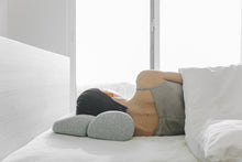 画像をギャラリービューアに読み込む, Neck Warming Pillow by CALQS